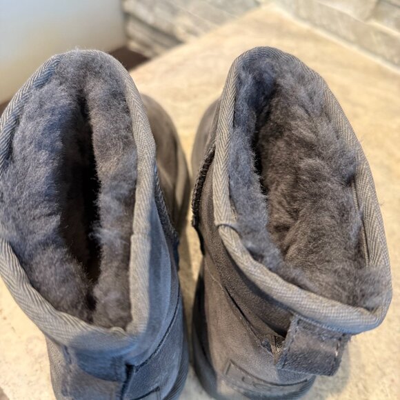UGG™|  Women's Classic Mini II | Gray | US 6 | Worn Insid | Excellent Condition - Picture 7 of 9